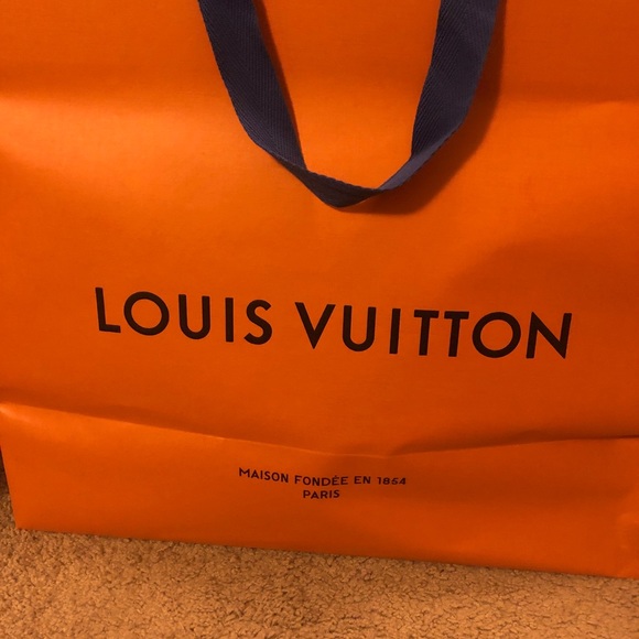 AUTHENTIC Louis Vuitton Neonoe in Red - Picture 5 of 5